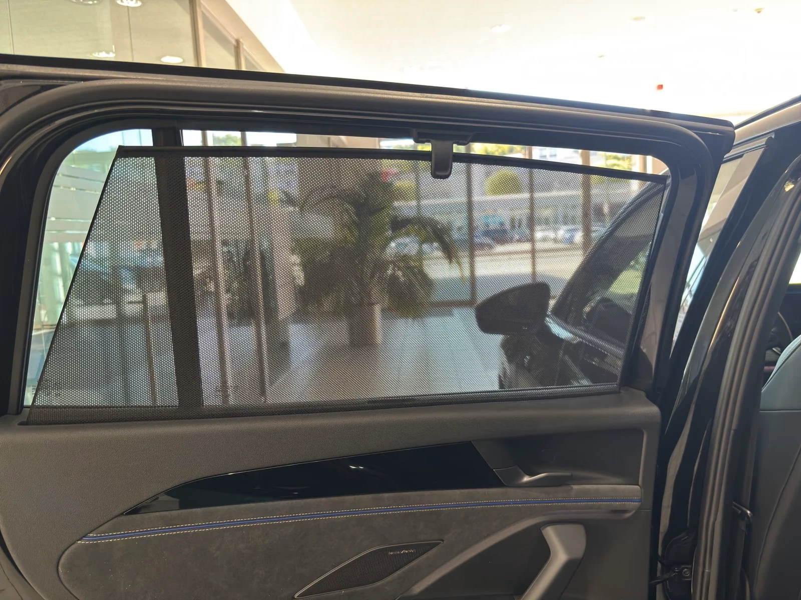 VW Tayron 6+ 1* R-LINE* BLACK* HEAD-UP* H&K* 360CAM* DISTR* , снимка 11 - Автомобили и джипове - 56278976