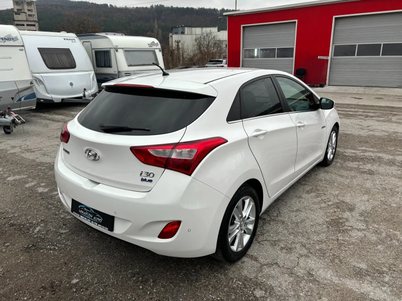 Hyundai I30 1.6 CRDI УНИКАТ+ ЛЕТИ ДЖАНТИ СЪС ЗИМНИ ГУМИ , снимка 3 - Автомобили и джипове - 48156489