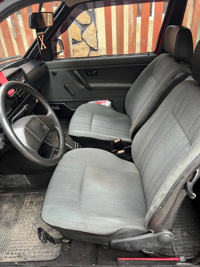 VW Golf 1.6Д, снимка 10 - Автомобили и джипове - 52598580