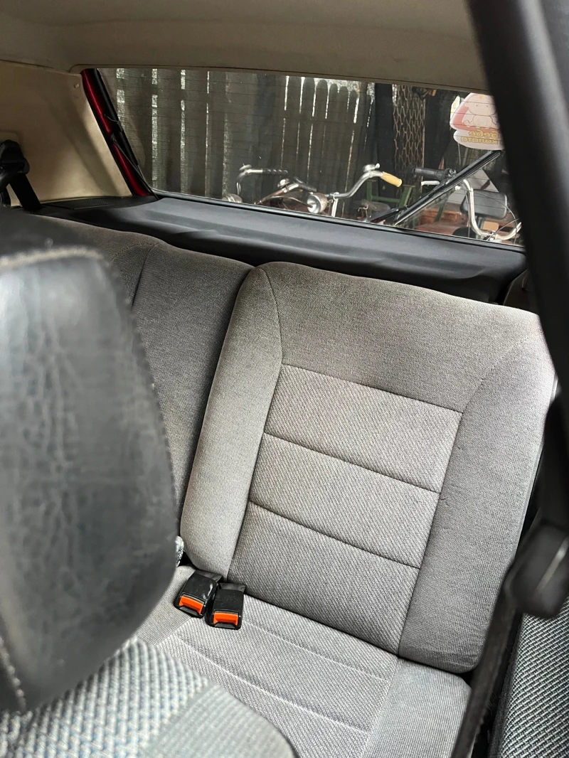 VW Golf 1.6Д, снимка 9 - Автомобили и джипове - 52598580