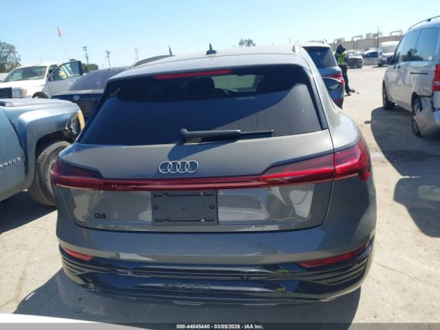 Audi E-Tron * Q8* PREMIUM PLUS* QUATTRO* FULL* , снимка 15 - Автомобили и джипове - 54970249