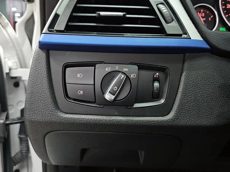 BMW 320 M Performance Edition, снимка 17 - Автомобили и джипове - 55885477