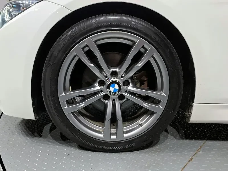 BMW 320 M Performance Edition, снимка 5 - Автомобили и джипове - 55885477