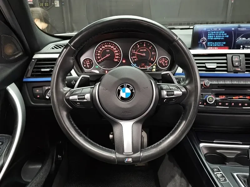 BMW 320 M Performance Edition, снимка 13 - Автомобили и джипове - 55885477