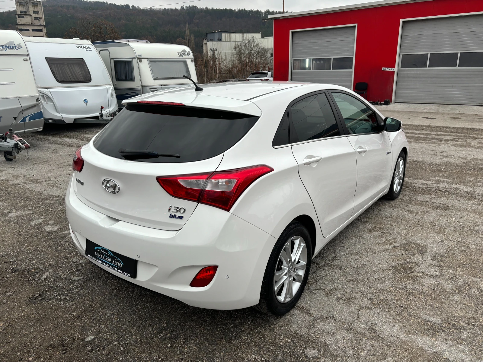 Hyundai I30 1.6 CRDI УНИКАТ+ ЛЕТИ ДЖАНТИ СЪС ЗИМНИ ГУМИ  - изображение 3