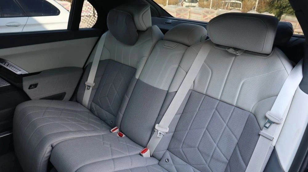 BMW i7 M70i | Mobile.bg � ����������� 8