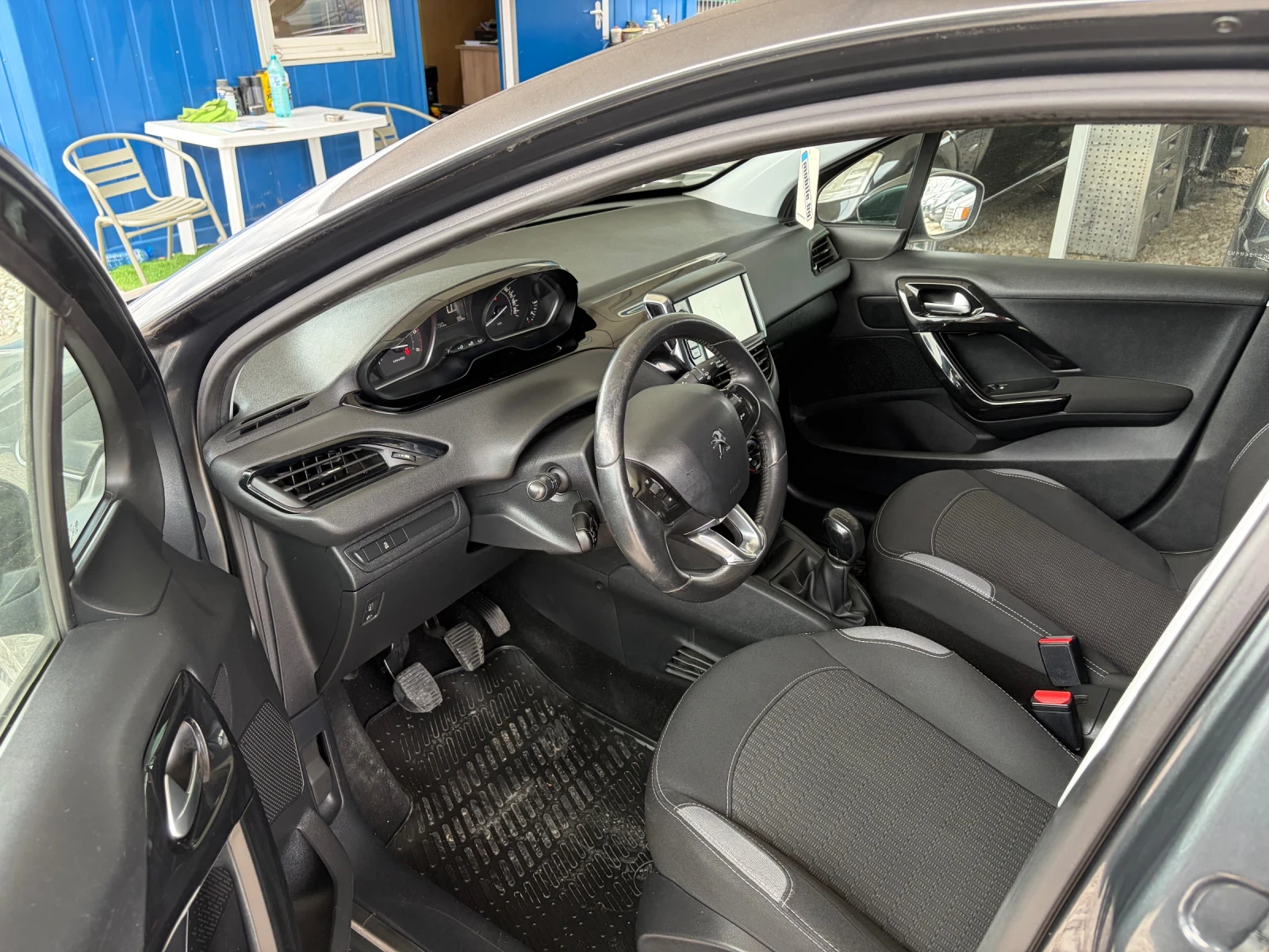 Peugeot 208 1.6 HDI, снимка 4 - Автомобили и джипове - 54457298