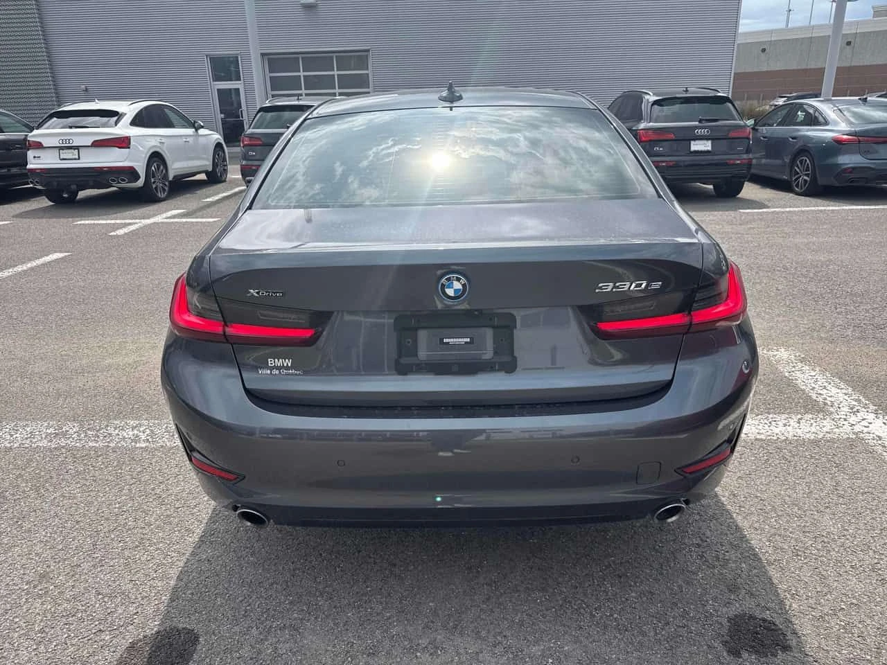 BMW 330 * 330e xDrive * ПОДГРЕВИ * CARPLAY * ПАМЕТ, снимка 4 - Автомобили и джипове - 54528996