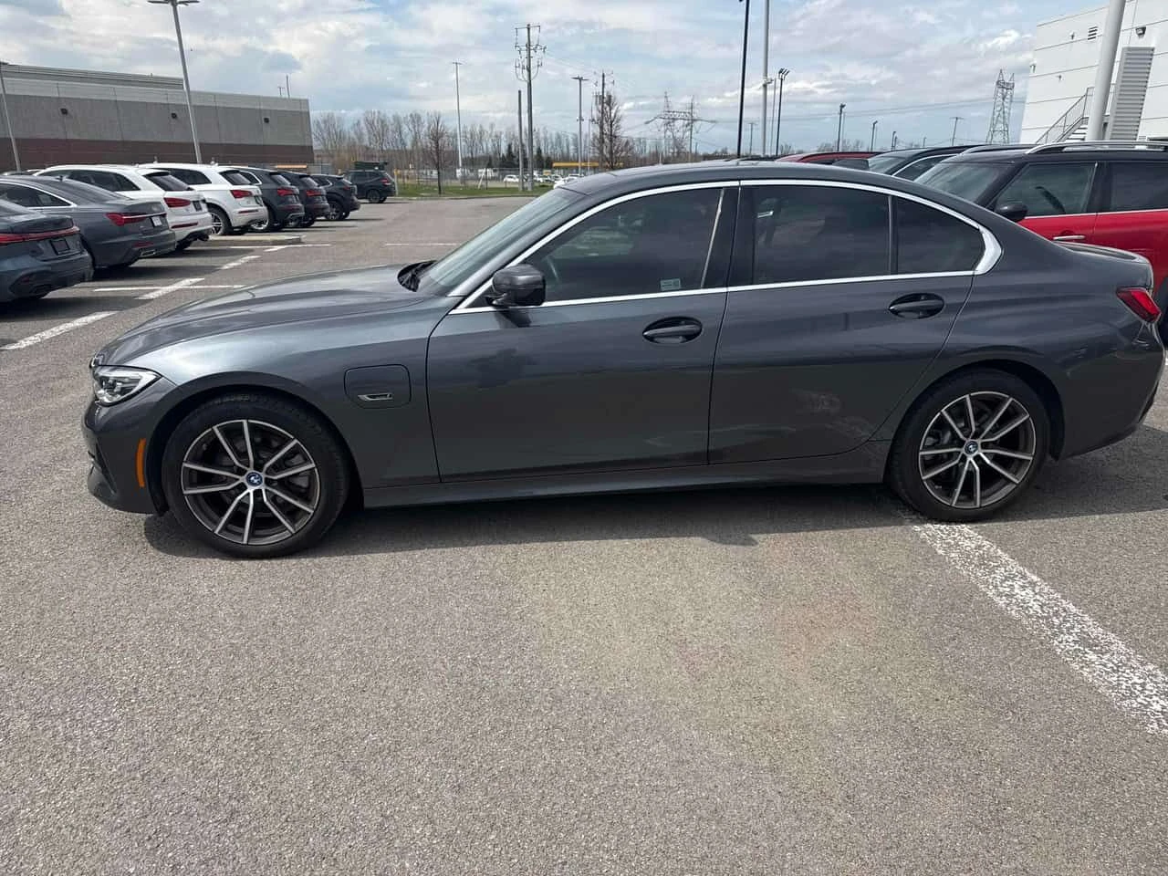 BMW 330 * 330e xDrive * ПОДГРЕВИ * CARPLAY * ПАМЕТ, снимка 2 - Автомобили и джипове - 54528996