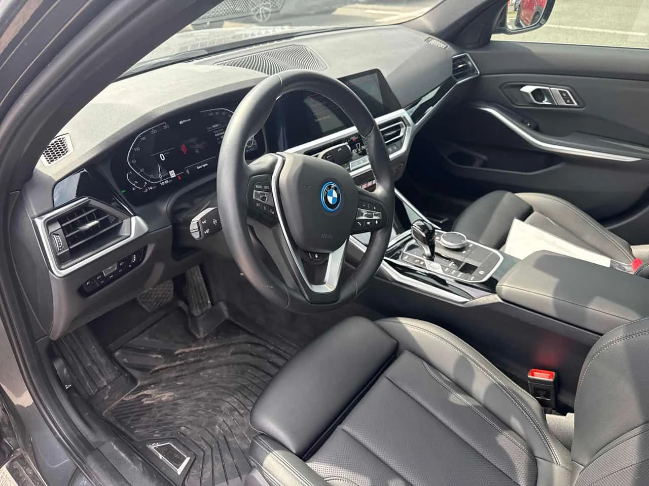 BMW 330 * 330e xDrive * ПОДГРЕВИ * CARPLAY * ПАМЕТ, снимка 5 - Автомобили и джипове - 54528996