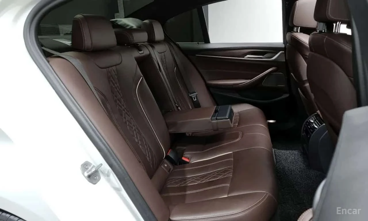 BMW 520 * 520i M Sport * ЦЕНА ДО БГ, снимка 12 - Автомобили и джипове - 55673125