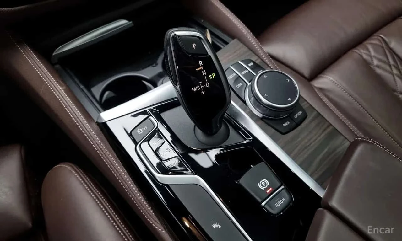 BMW 520 * 520i M Sport * ЦЕНА ДО БГ, снимка 9 - Автомобили и джипове - 55673125
