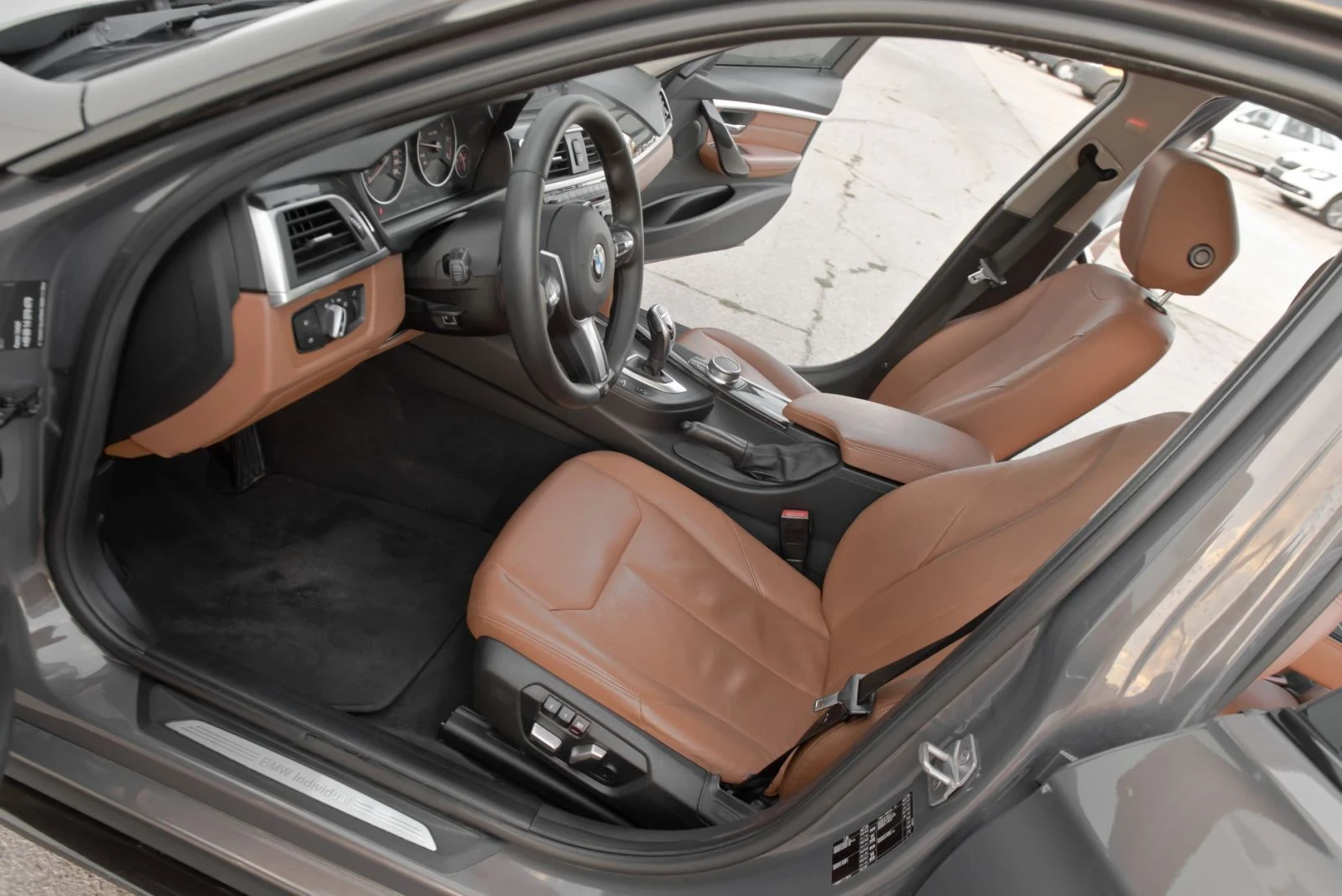 BMW 330 INDIVIDUAL facelift , снимка 11 - Автомобили и джипове - 56335490