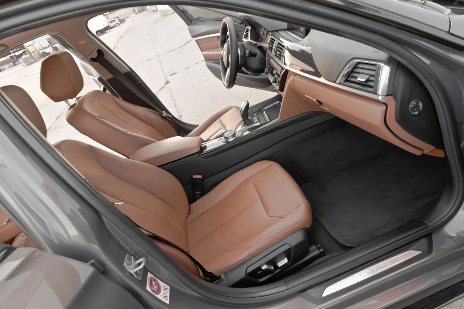 BMW 330 INDIVIDUAL facelift , снимка 15 - Автомобили и джипове - 56335490