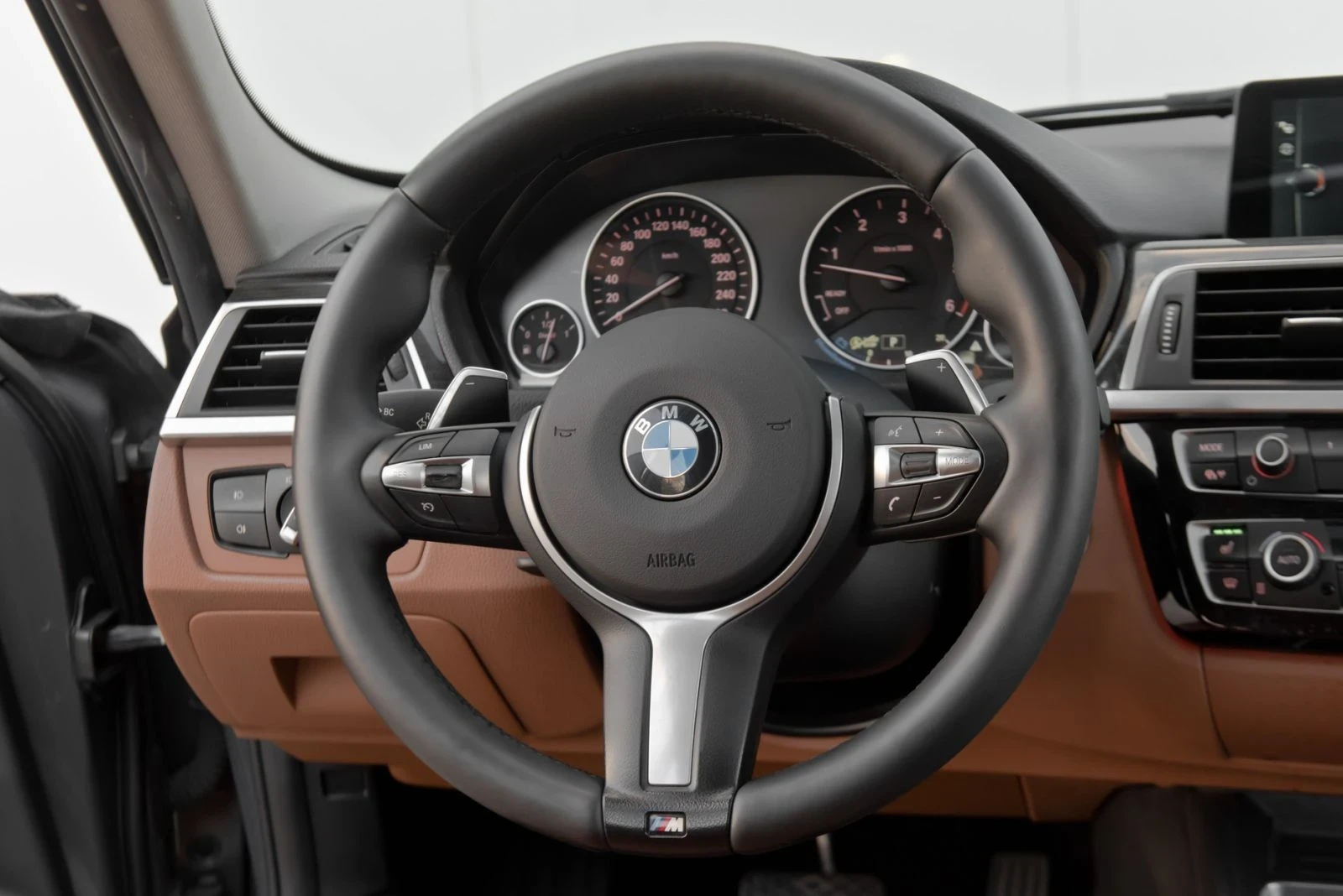 BMW 330 INDIVIDUAL facelift , снимка 14 - Автомобили и джипове - 56335490