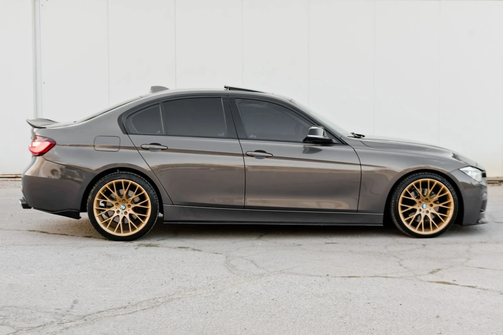 BMW 330 INDIVIDUAL facelift , снимка 6 - Автомобили и джипове - 56335490