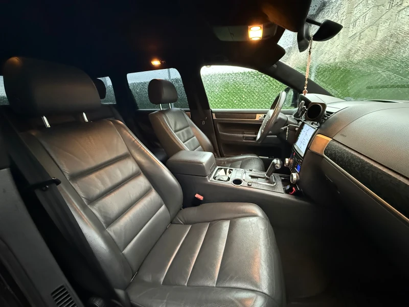 VW Touareg 3.0tdi-224к.с Алкантара Мултимедия Би Ксенон, снимка 11 - Автомобили и джипове - 52451841
