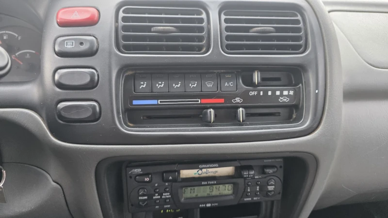 Suzuki Grand vitara 2, 0 TD Климатик 4X4, снимка 8 - Автомобили и джипове - 52560796