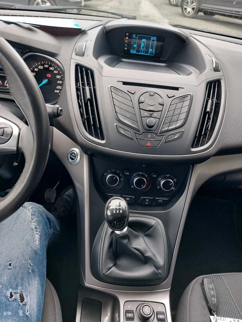 Ford Kuga 1.6, 6ск, снимка 2 - Автомобили и джипове - 53212719