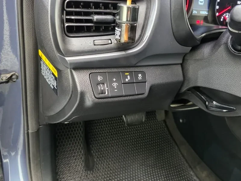 Kia Stonic DIESEL 1.6 TRENDY, снимка 15 - Автомобили и джипове - 55359219