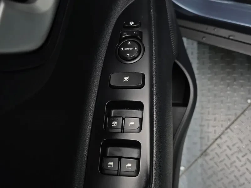 Kia Stonic DIESEL 1.6 TRENDY, снимка 14 - Автомобили и джипове - 55359219