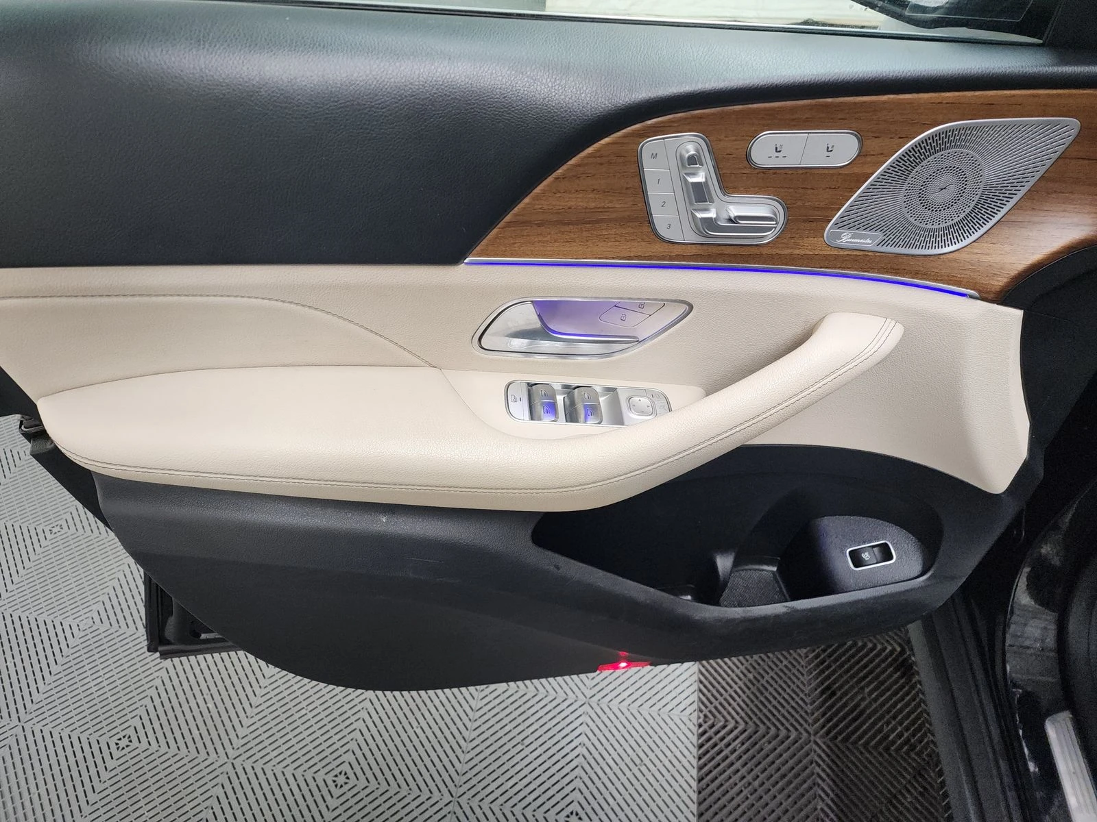 Mercedes-Benz GLE 350 4MATIC * М. ТОЧКА * BURMESTER * ПОДГРЕВ * KEYLESS - изображение 8