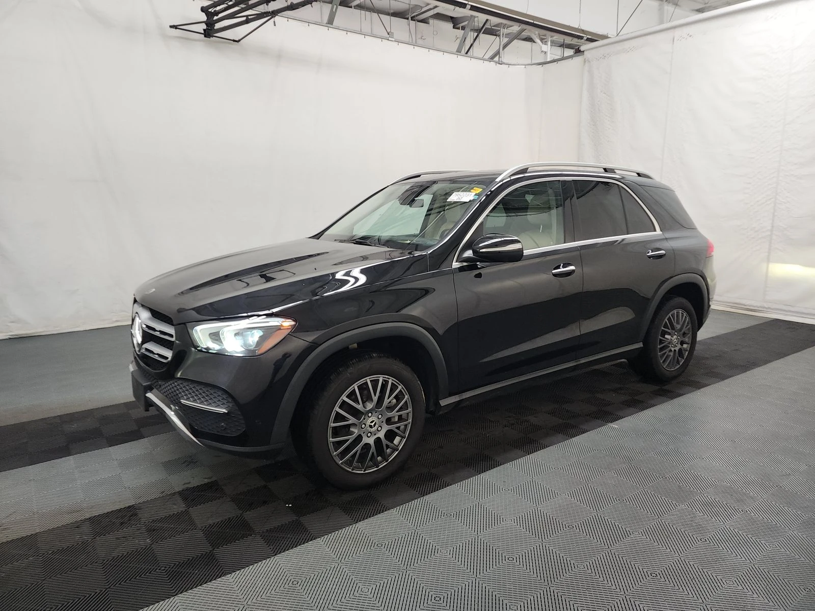 Mercedes-Benz GLE 350 4MATIC * М. ТОЧКА * BURMESTER * ПОДГРЕВ * KEYLESS - изображение 3