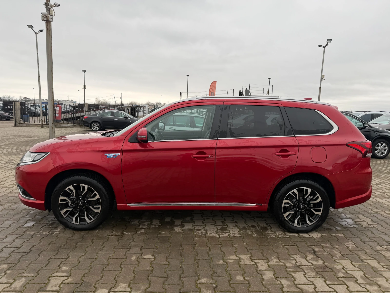 Mitsubishi Outlander 2.0PHEV 4WD AVTOMAT/NAVI/KAMERA/KOJA EURO 6 - изображение 9