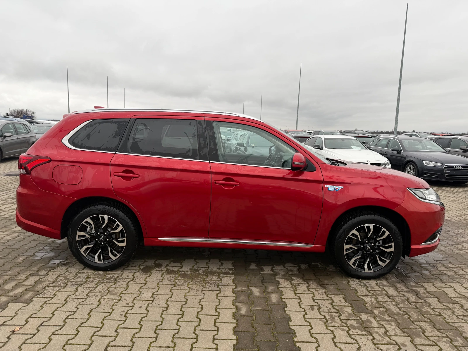 Mitsubishi Outlander 2.0PHEV 4WD AVTOMAT/NAVI/KAMERA/KOJA EURO 6 - изображение 5