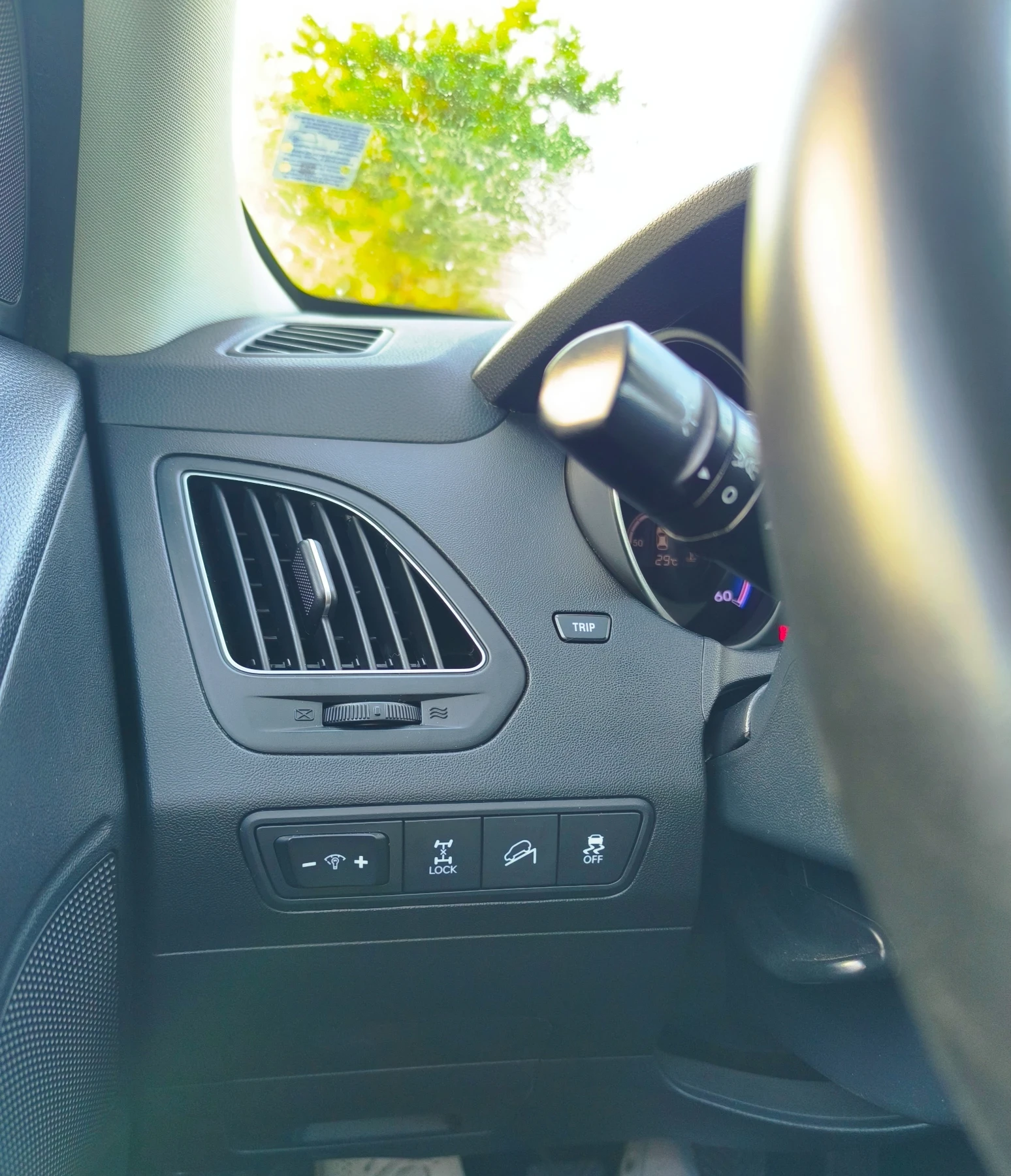 Hyundai IX35 2.0 CRDI, снимка 11 - Автомобили и джипове - 54692381