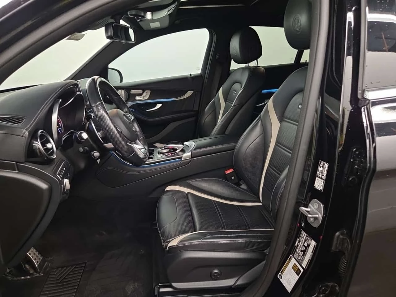 Mercedes-Benz GLC 63 AMG ДИСТРОНИК * ПАНО * BURMESTER * KEYLESS * CARFAX, снимка 5 - Автомобили и джипове - 55025797