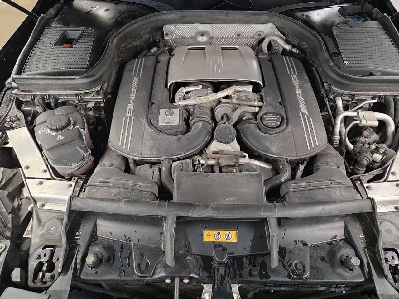 Mercedes-Benz GLC 63 AMG ДИСТРОНИК * ПАНО * BURMESTER * KEYLESS * CARFAX, снимка 15 - Автомобили и джипове - 55025797