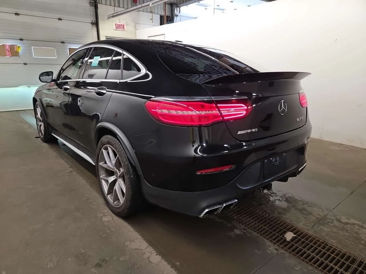 Mercedes-Benz GLC 63 AMG ДИСТРОНИК * ПАНО * BURMESTER * KEYLESS * CARFAX, снимка 4 - Автомобили и джипове - 55025797