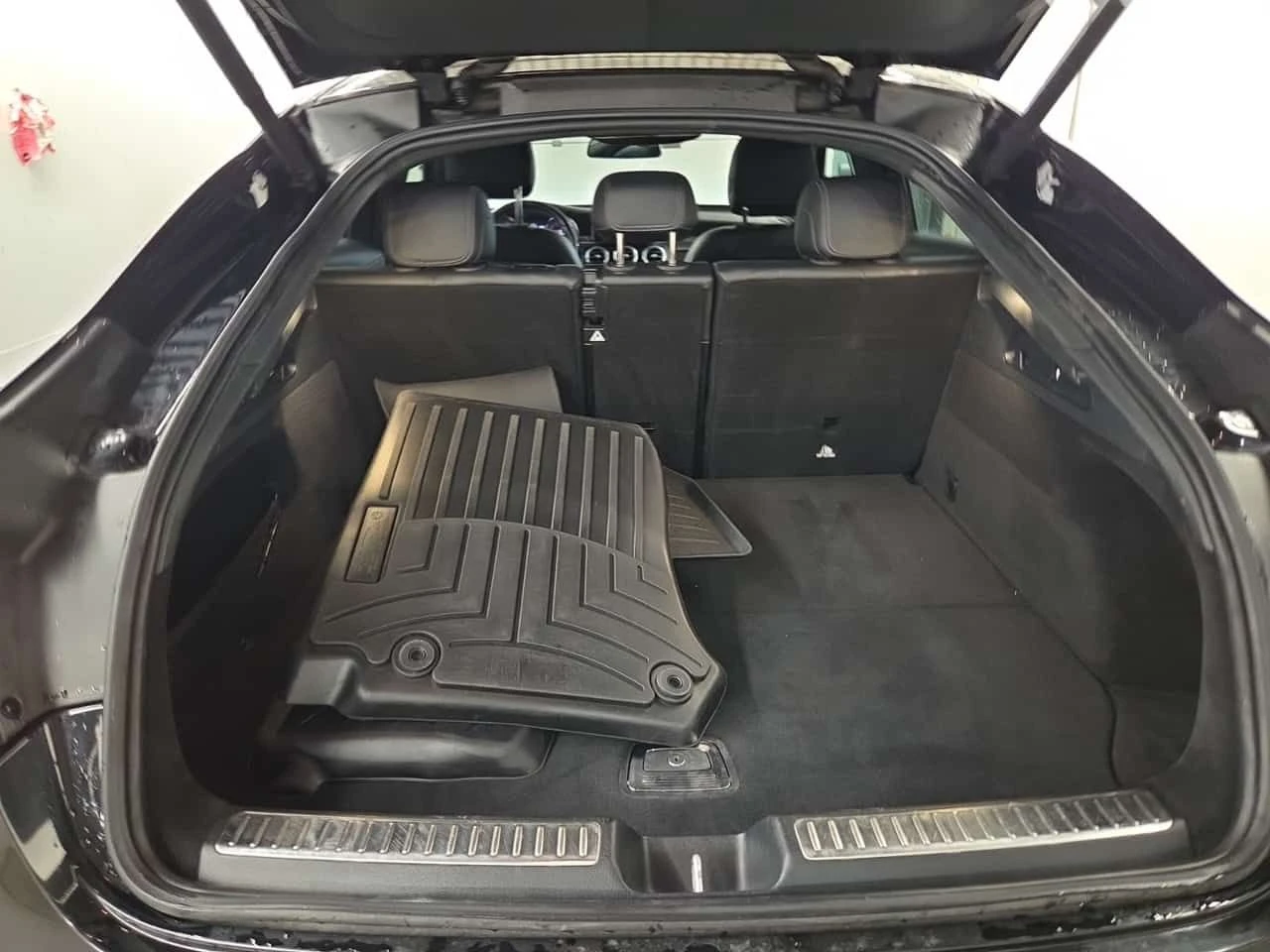 Mercedes-Benz GLC 63 AMG ДИСТРОНИК * ПАНО * BURMESTER * KEYLESS * CARFAX, снимка 13 - Автомобили и джипове - 55025797