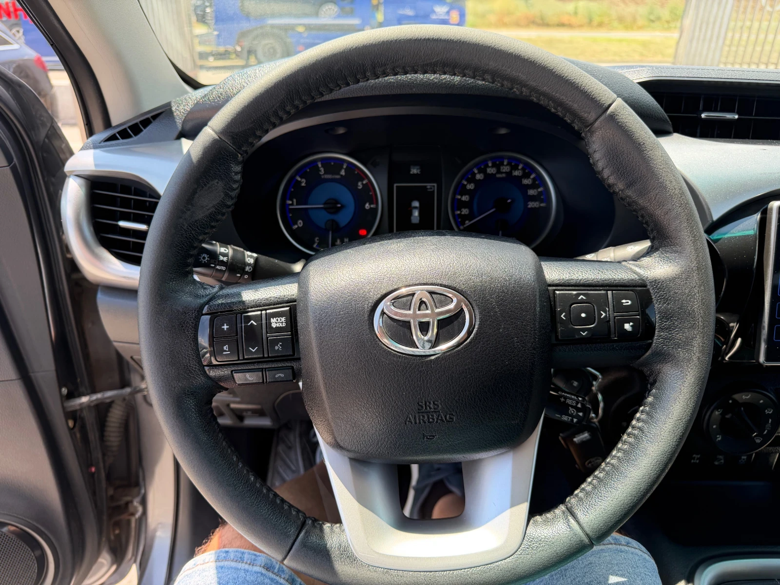 Toyota Hilux 2.4d4d, снимка 14 - Автомобили и джипове - 55249122