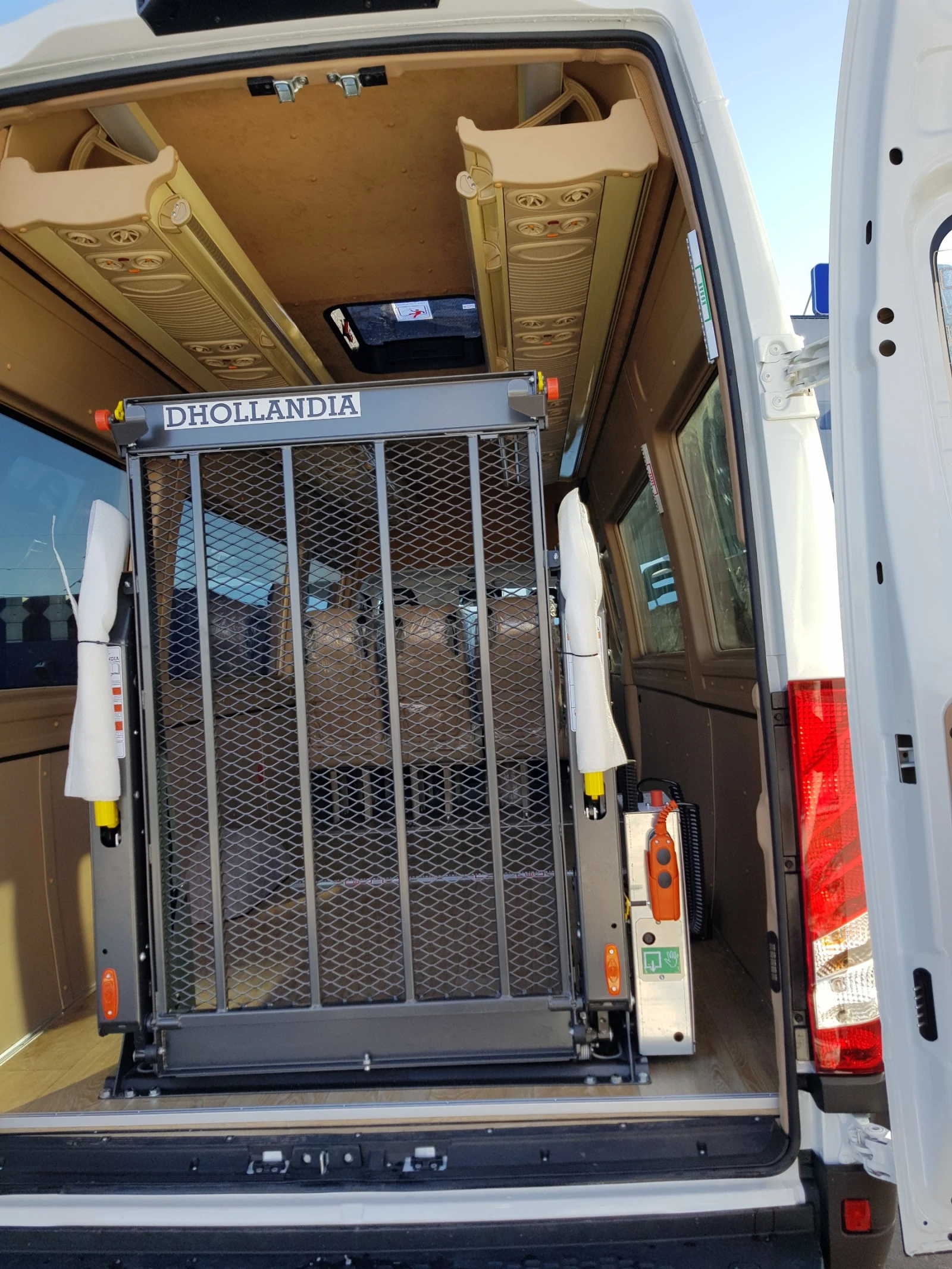 Iveco 35S18 Daily 35S18 BUS 8+ 1 HI-Matic, инвалидна платформ - изображение 8