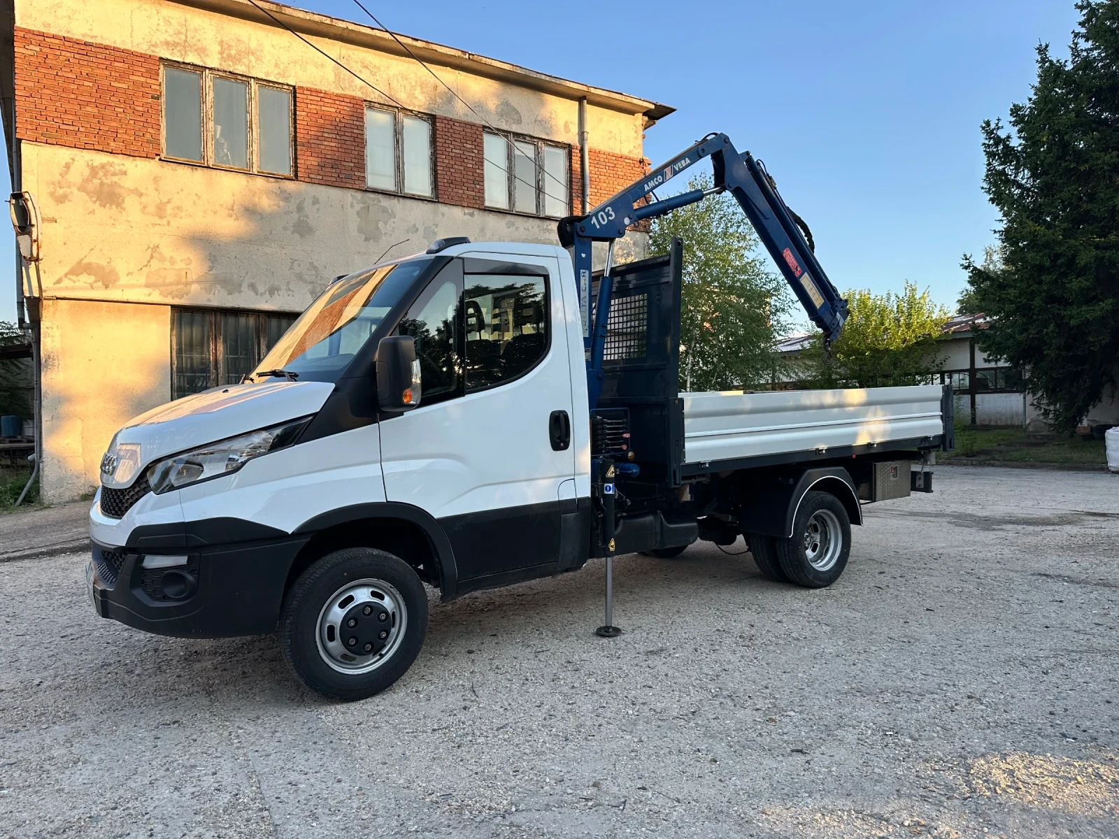 Iveco 35c13 Нов Внос , Самосвал с КРАН , Amco Veba 3s - изображение 7