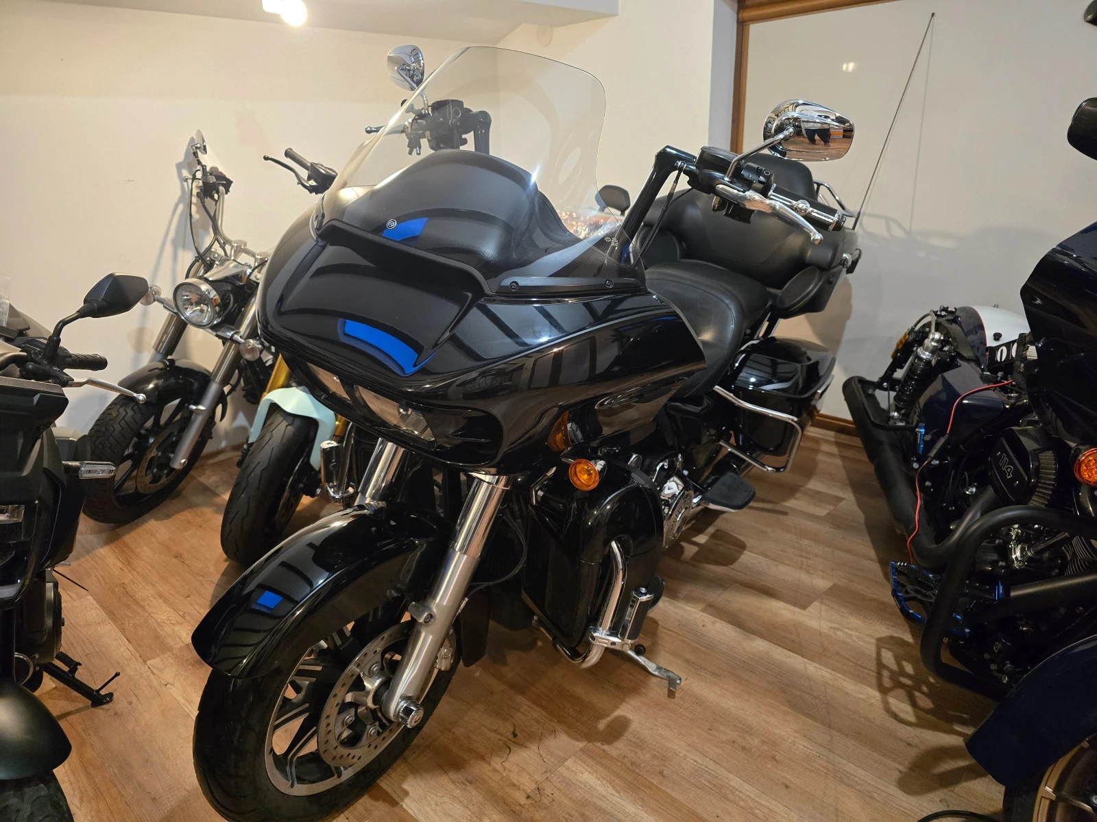 Harley-Davidson Touring FLTRU CVO ROAD GLIDE ULTRA ABS - изображение 2