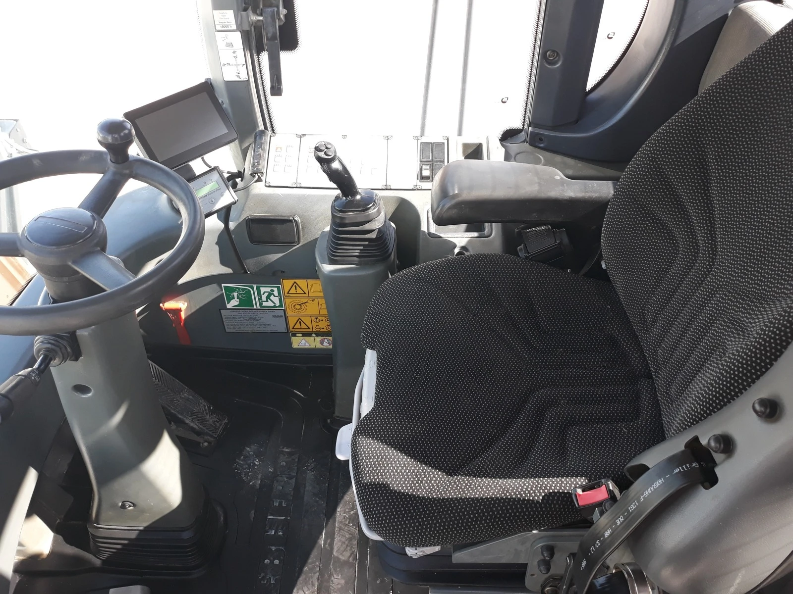   Liebherr L566 | Mobile.bg   16