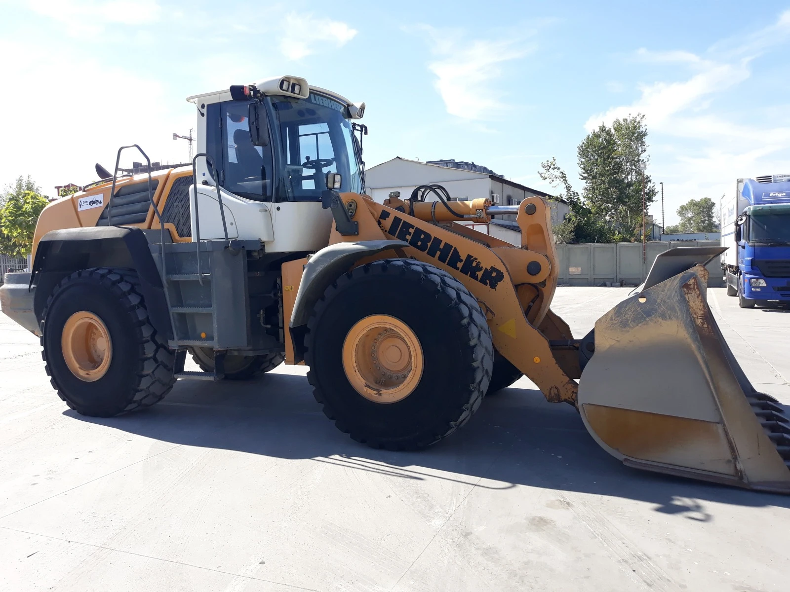   Liebherr L566 | Mobile.bg   12