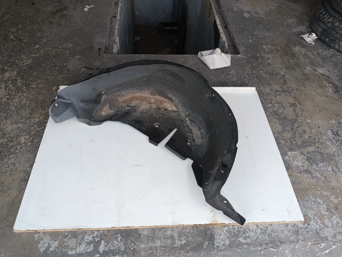 Подкалник заден ляв рено меган 3 хечбек