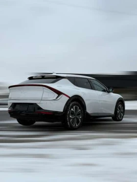 Kia EV6 Land Crossover / All-Wheel-Drive / Electric / Auto, снимка 5