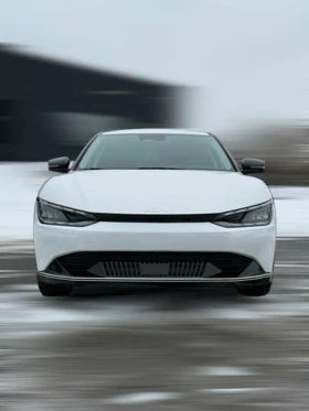 Kia EV6 Land Crossover / All-Wheel-Drive / Electric / Auto, снимка 2