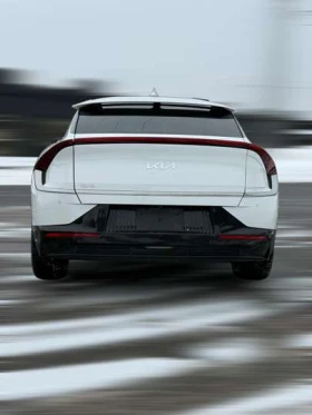 Kia EV6 Land Crossover / All-Wheel-Drive / Electric / Auto, снимка 6