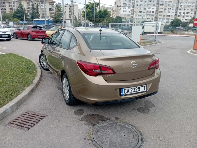 Opel Astra 1.6, снимка 2 - Автомобили и джипове - 47536173