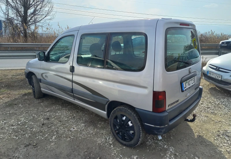 Peugeot Partner 1.8 отличен, снимка 6 - Автомобили и джипове - 48922646