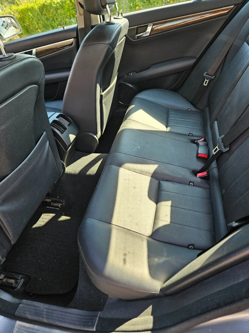 Mercedes-Benz C 220, снимка 4 - Автомобили и джипове - 52650651