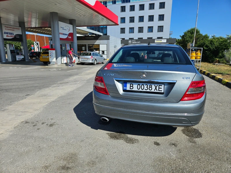 Mercedes-Benz C 220, снимка 3 - Автомобили и джипове - 52650651