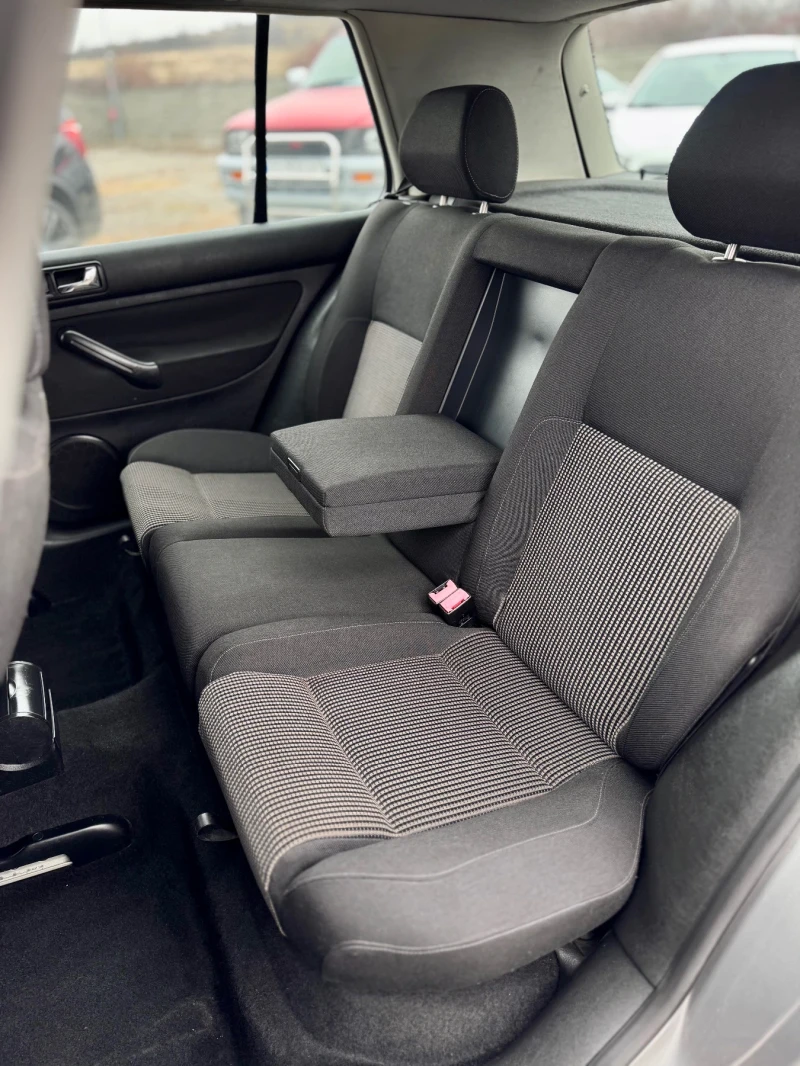 VW Golf 1.9TDI 131hp HighLine Plus / Navi, снимка 10 - Автомобили и джипове - 52874384