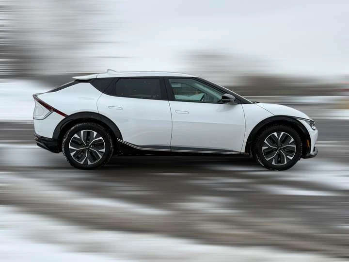 Kia EV6 Land Crossover / All-Wheel-Drive / Electric / Auto | Mobile.bg � ����������� 4